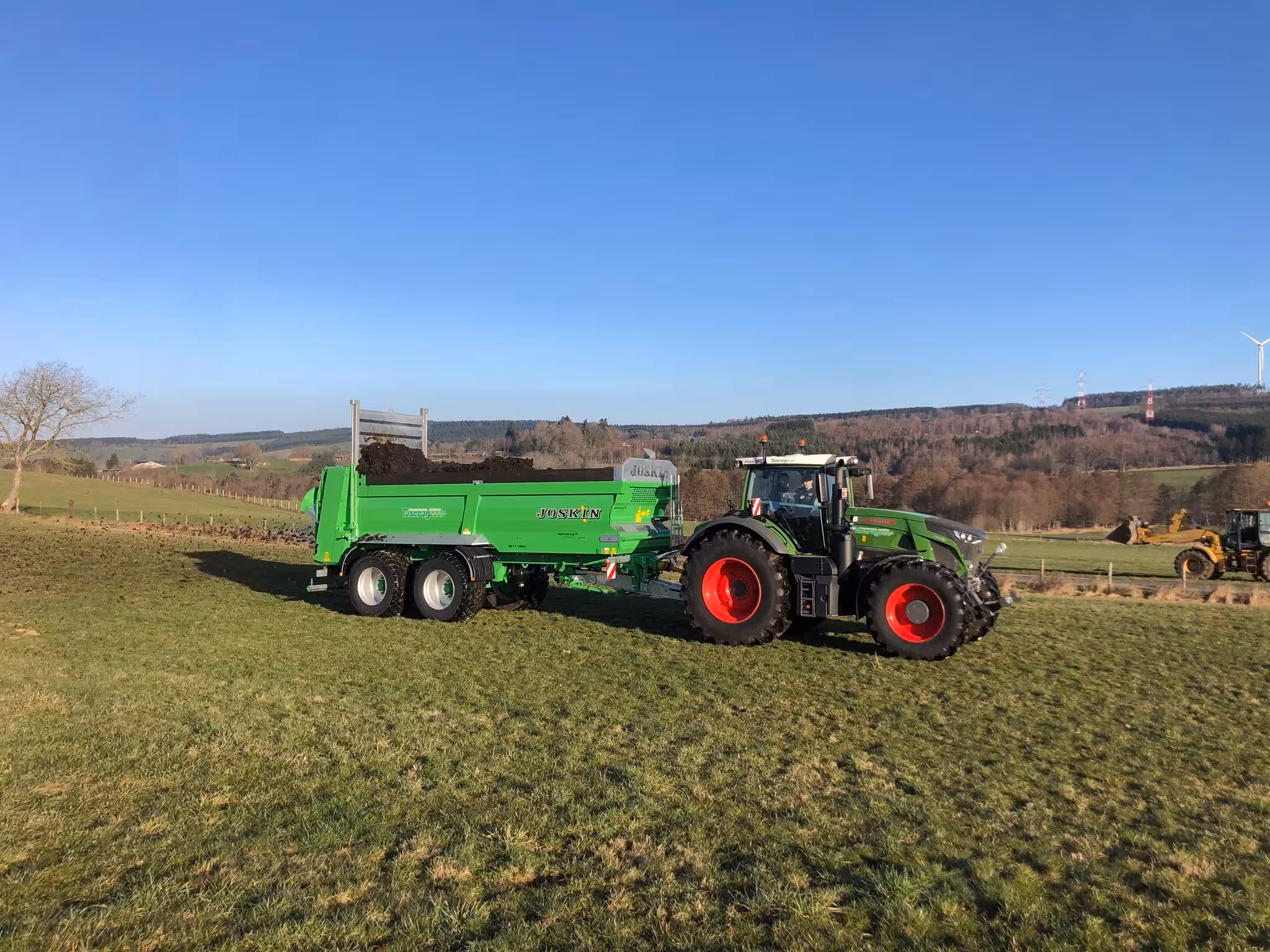 Tracteur Fendt Taserag avec épandeur fumier Joskin à table d'épandage et pesée dynamique