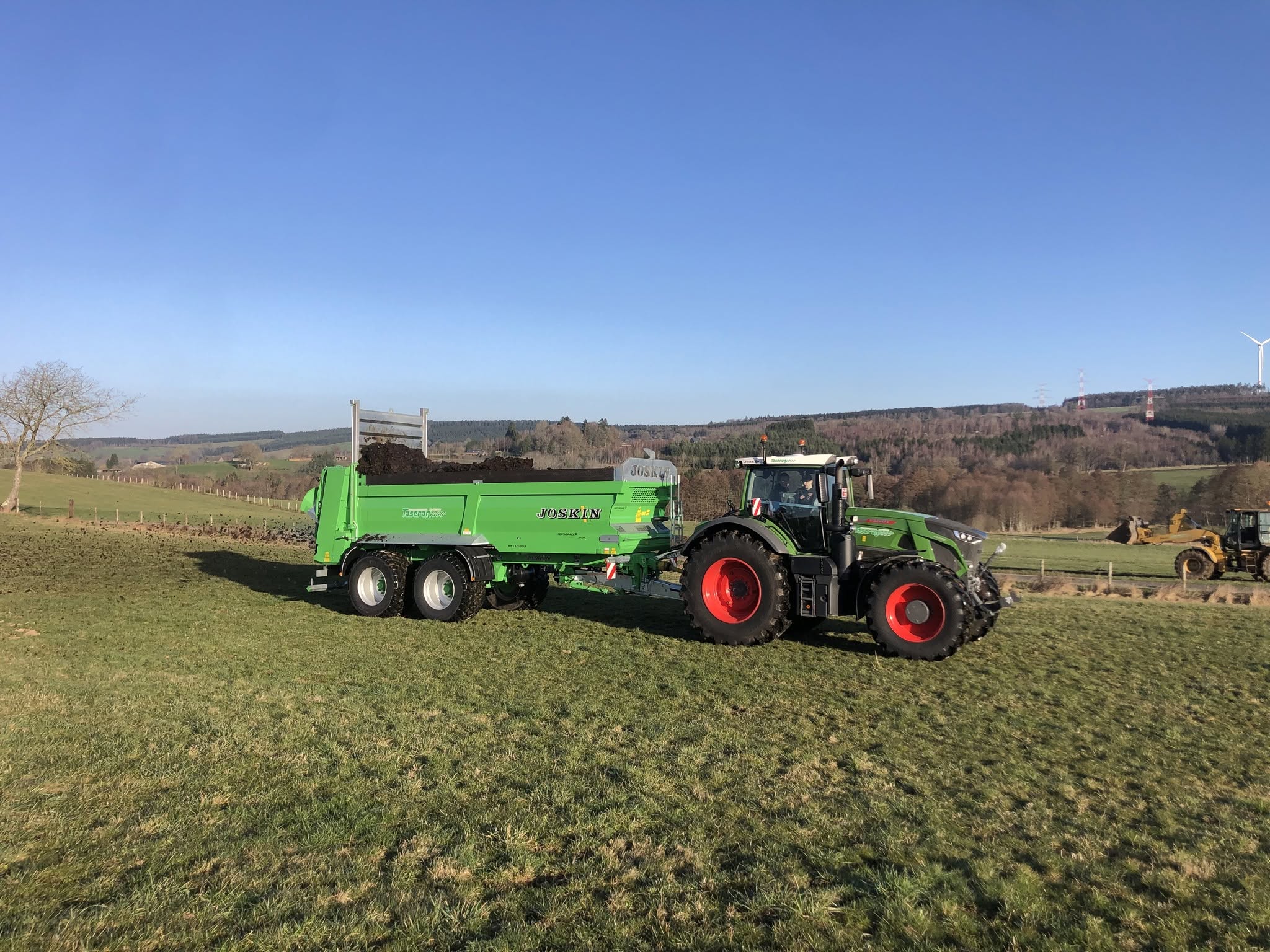 Tracteur Fendt Taserag avec épandeur fumier Joskin à table d'épandage et pesée dynamique